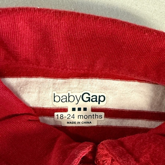 GAP - LIKE NEW Red and White Striped Bodysuit/onesie with Blue Jeans Set - Picture 2 of 7